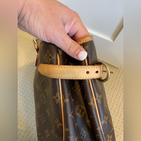 A classic, Batignolles Louis Vuitton in original print and in great shape! - Picture 5 of 16